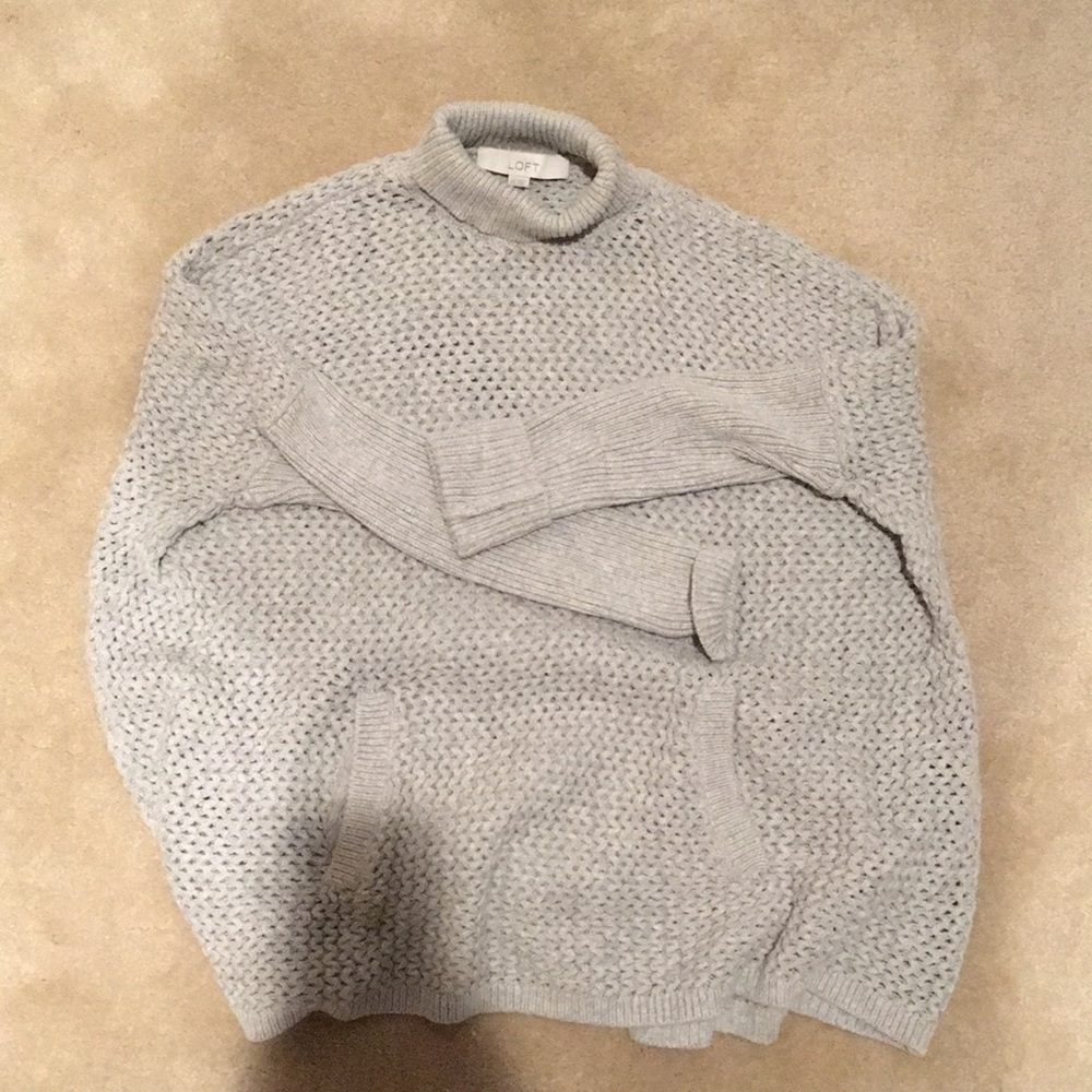 Ann Taylor grey cable knit with pocket
